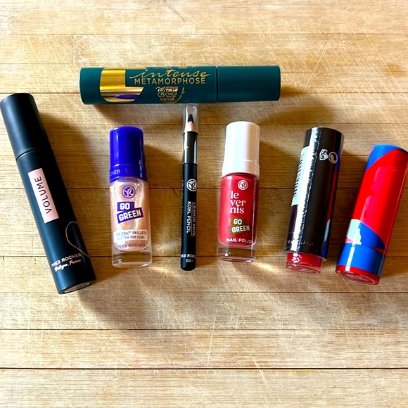 Yves Rocher Bundle Lipstick Nail Polish Eyeliner - Picture 1 of 2
